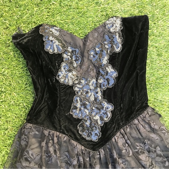 Vintage Black Gothic Velvet and Lace Strapless Dress Goth Halloween - Picture 5 of 12